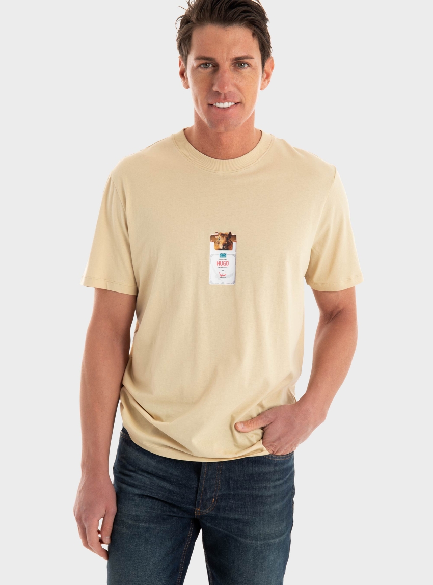 HUGO Cigarette Packet Print T-Shirt Dilesses - Beige