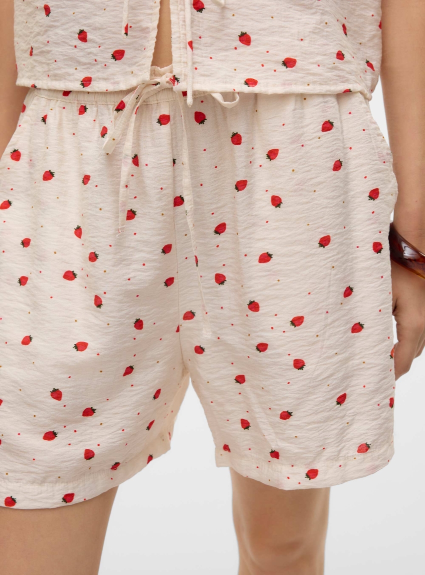 Vero Moda Odette Mid Waist Shorts - Off White