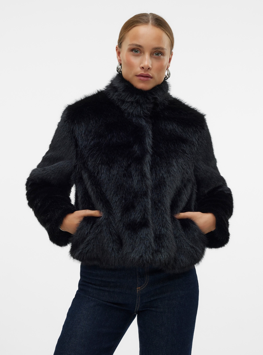 Vero Moda Monroe Short Faux Fur - Black