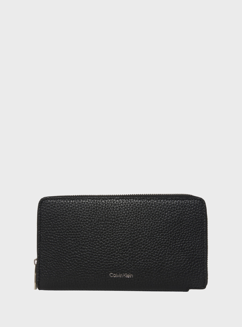 Calvin Klein FOIL EMBOSS LONG ZIP FOLD WALLET - Black