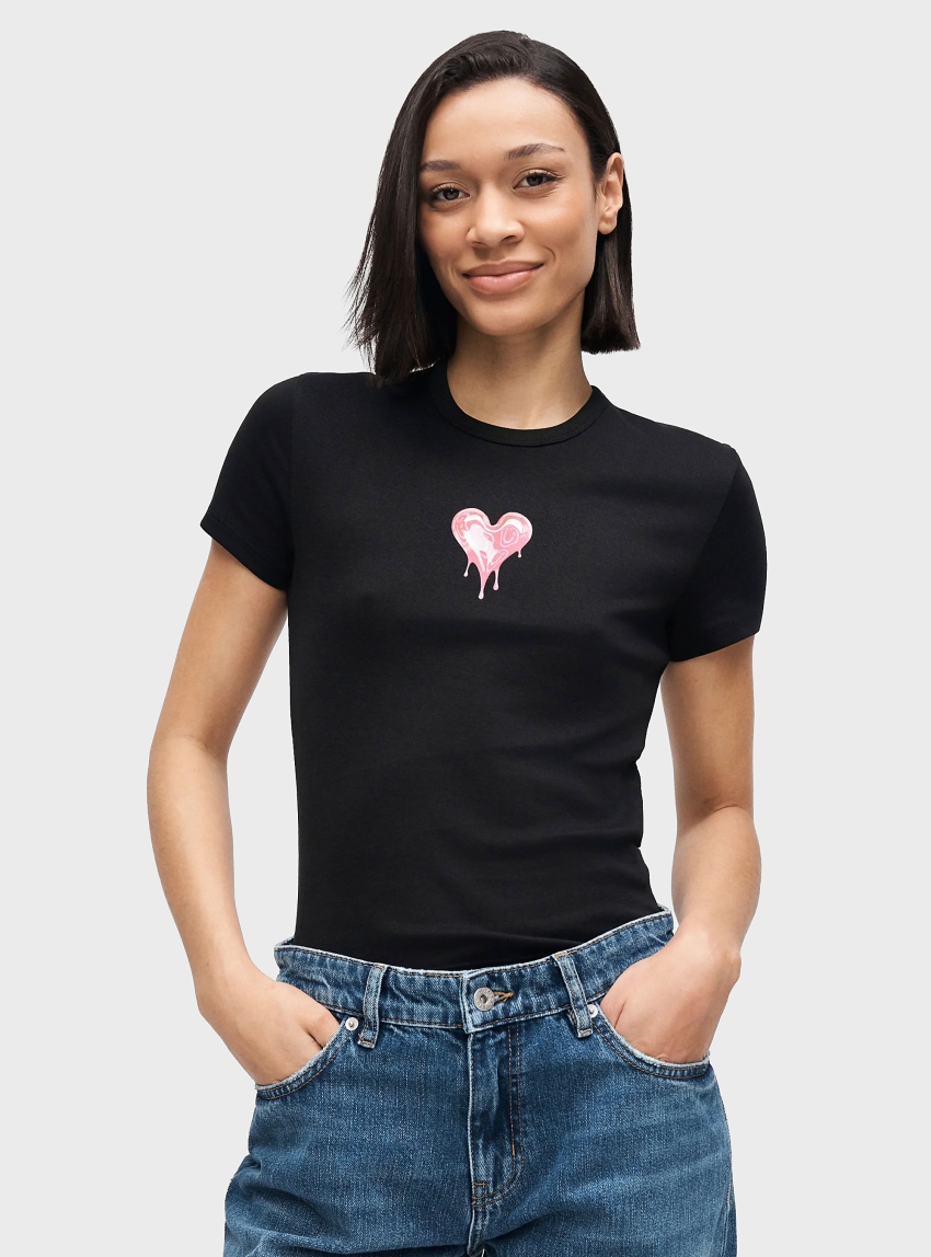 HUGO Slim Fit T-Shirt With Heart Logo Dever_B_2 - Black