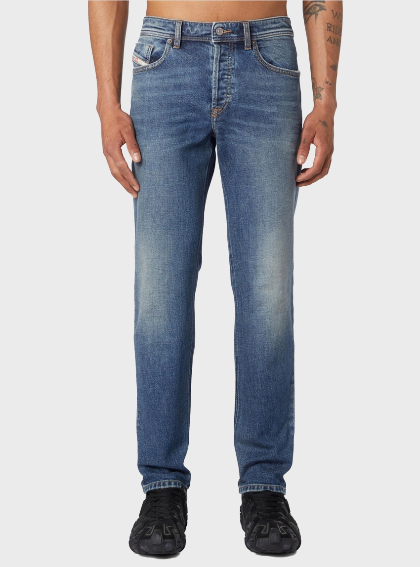 Diesel 2023 D-Finitive Regular Fit Jeans - Medium Aged Denim