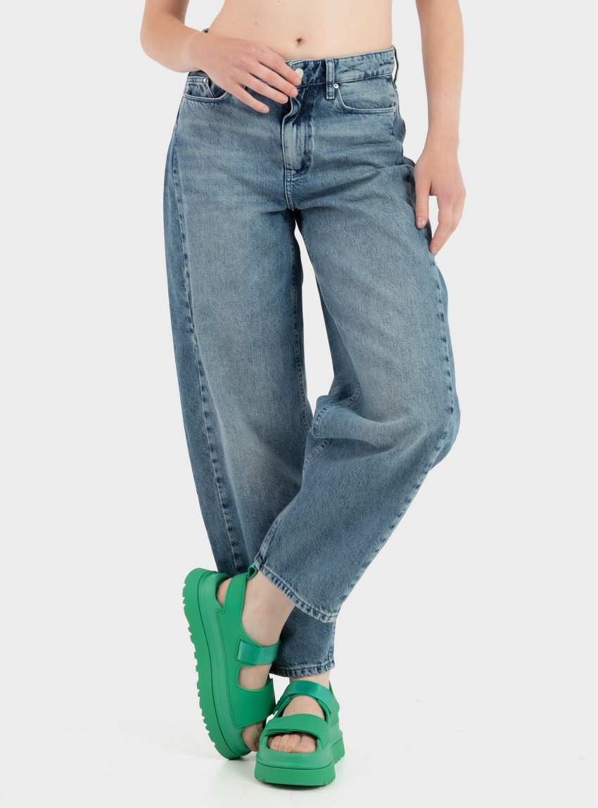 Karl Lagerfeld Mid Rise Barrel-Leg Jeans - Medium Aged Denim