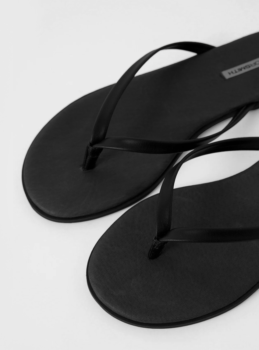 WindsorSmith Passport Thong Sandals - Black
