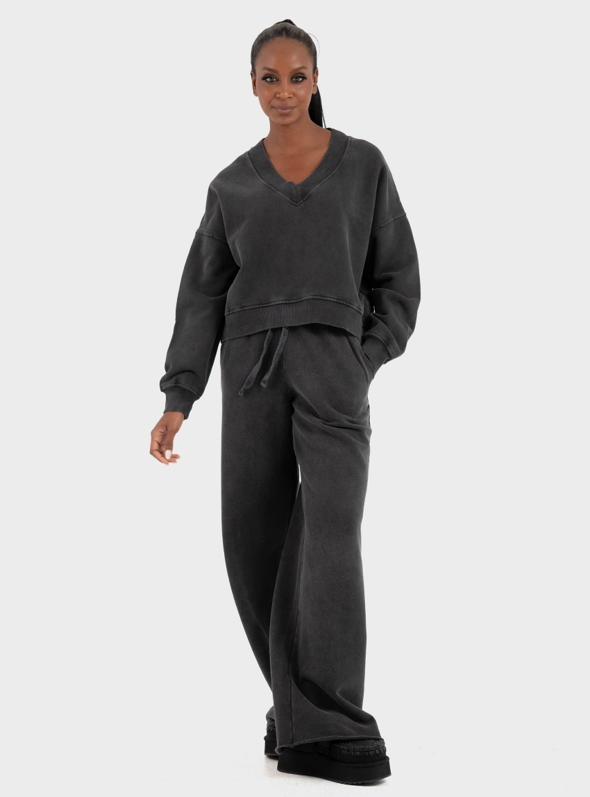 Dirty Laundry Relaxed V-Neck Crewneck - Washed Black