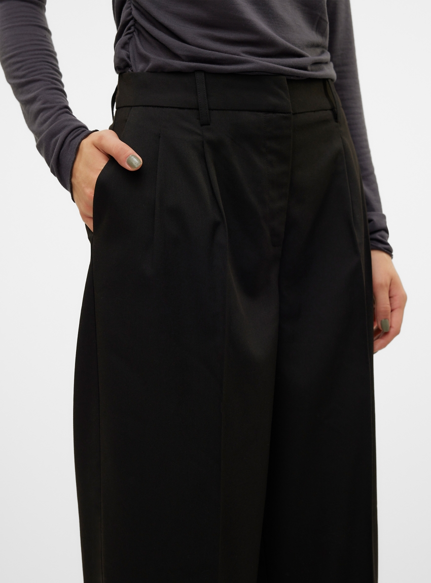 Vero Moda Nila Mid Waist Loose Dad Pants - Black