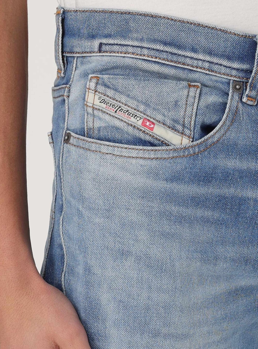 Diesel 2023 D-Finitive Regular Fit Jeans - Medium Aged Denim