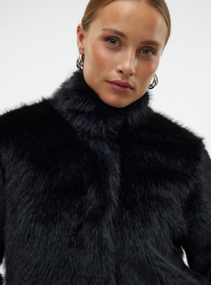 Vero Moda Monroe Short Faux Fur - Black