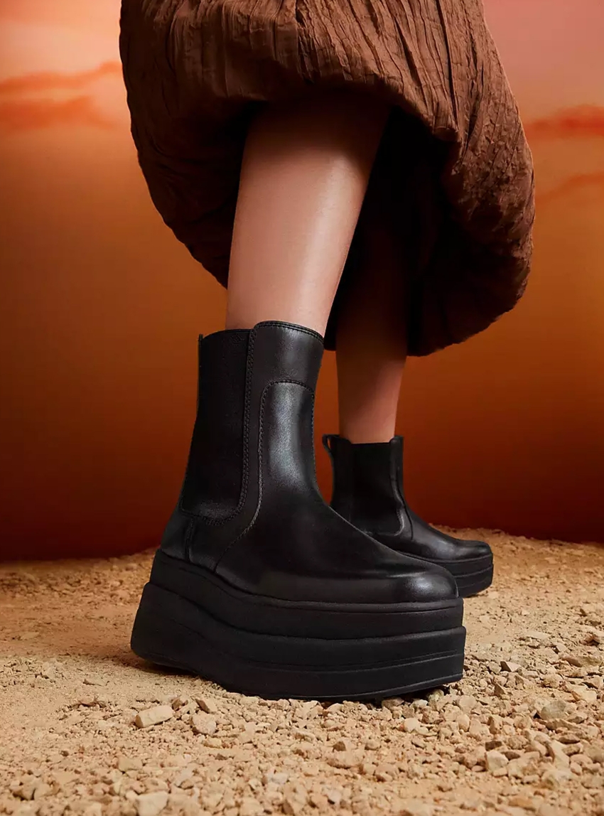 FitFlop Stack Chelsea Leather Boots - Black