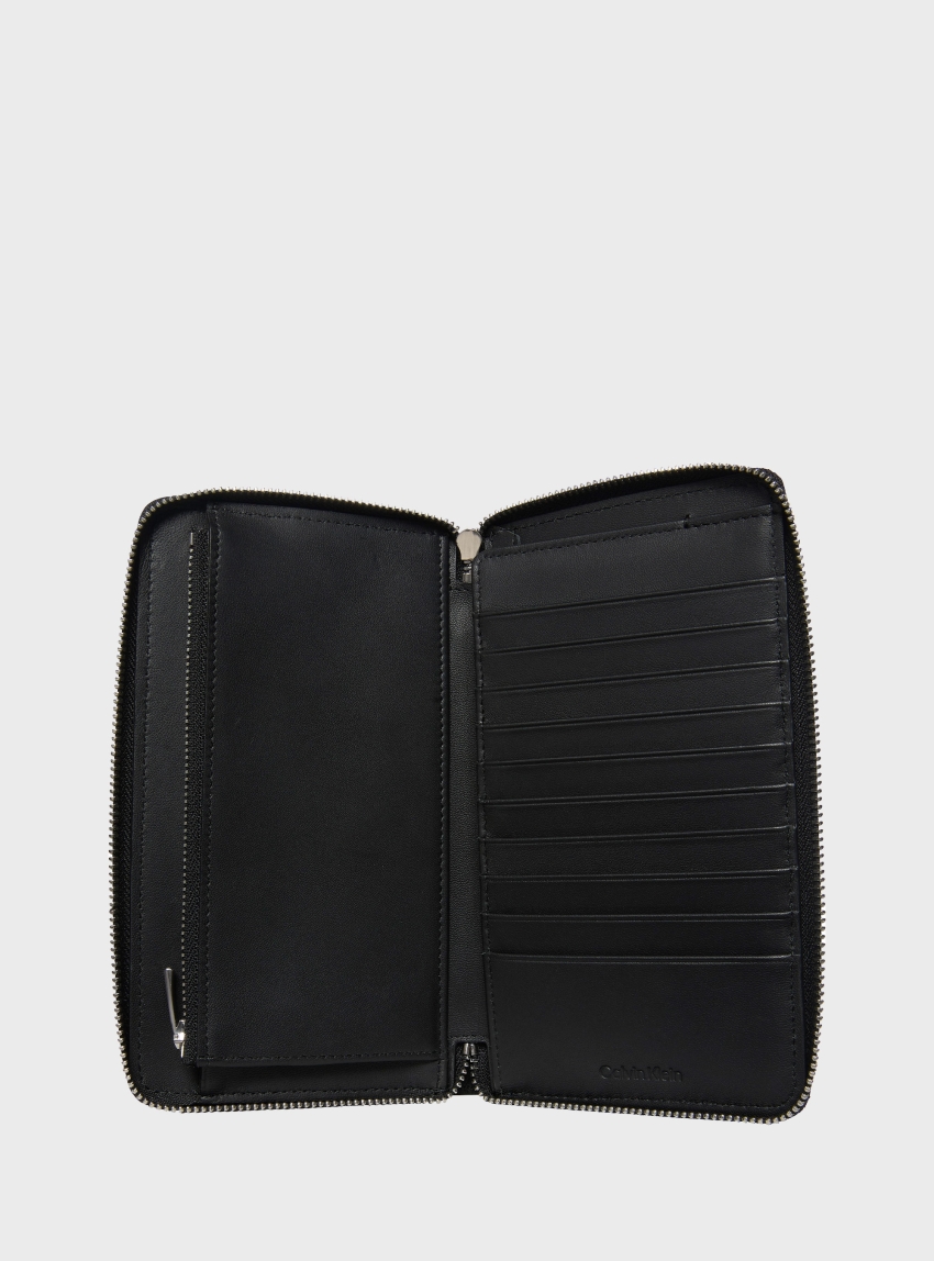 Calvin Klein FOIL EMBOSS LONG ZIP FOLD WALLET - Black