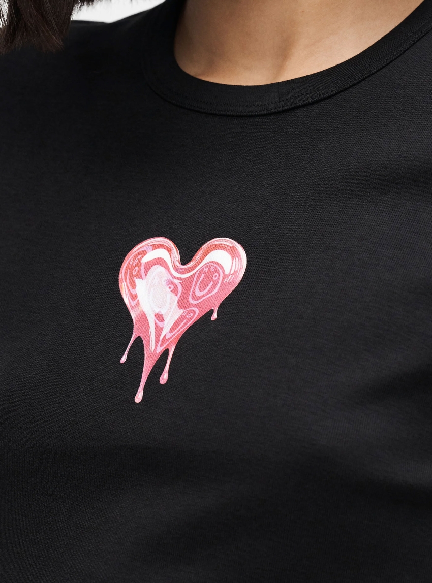 HUGO Slim Fit T-Shirt With Heart Logo Dever_B_2 - Black