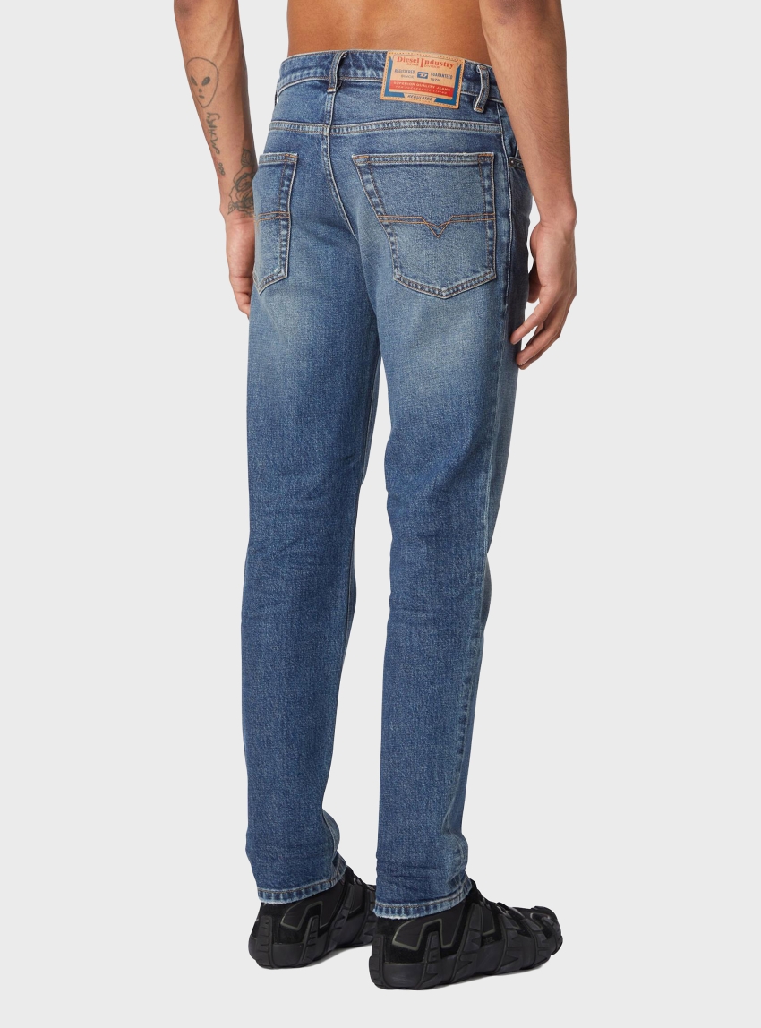 Diesel 2023 D-Finitive Regular Fit Jeans - Medium Aged Denim