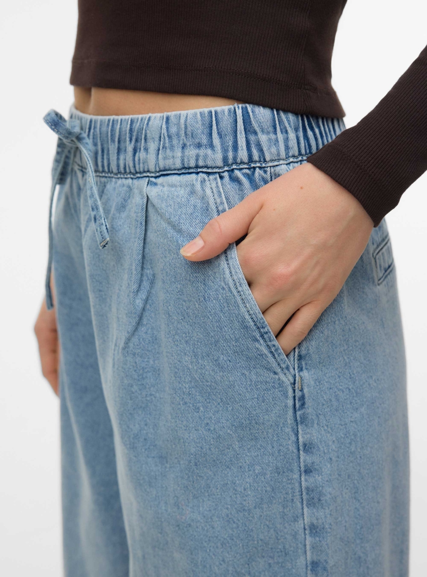 Vero Moda Valeria Mid Rise Wide Pull Up Jeans - Medium Aged Denim