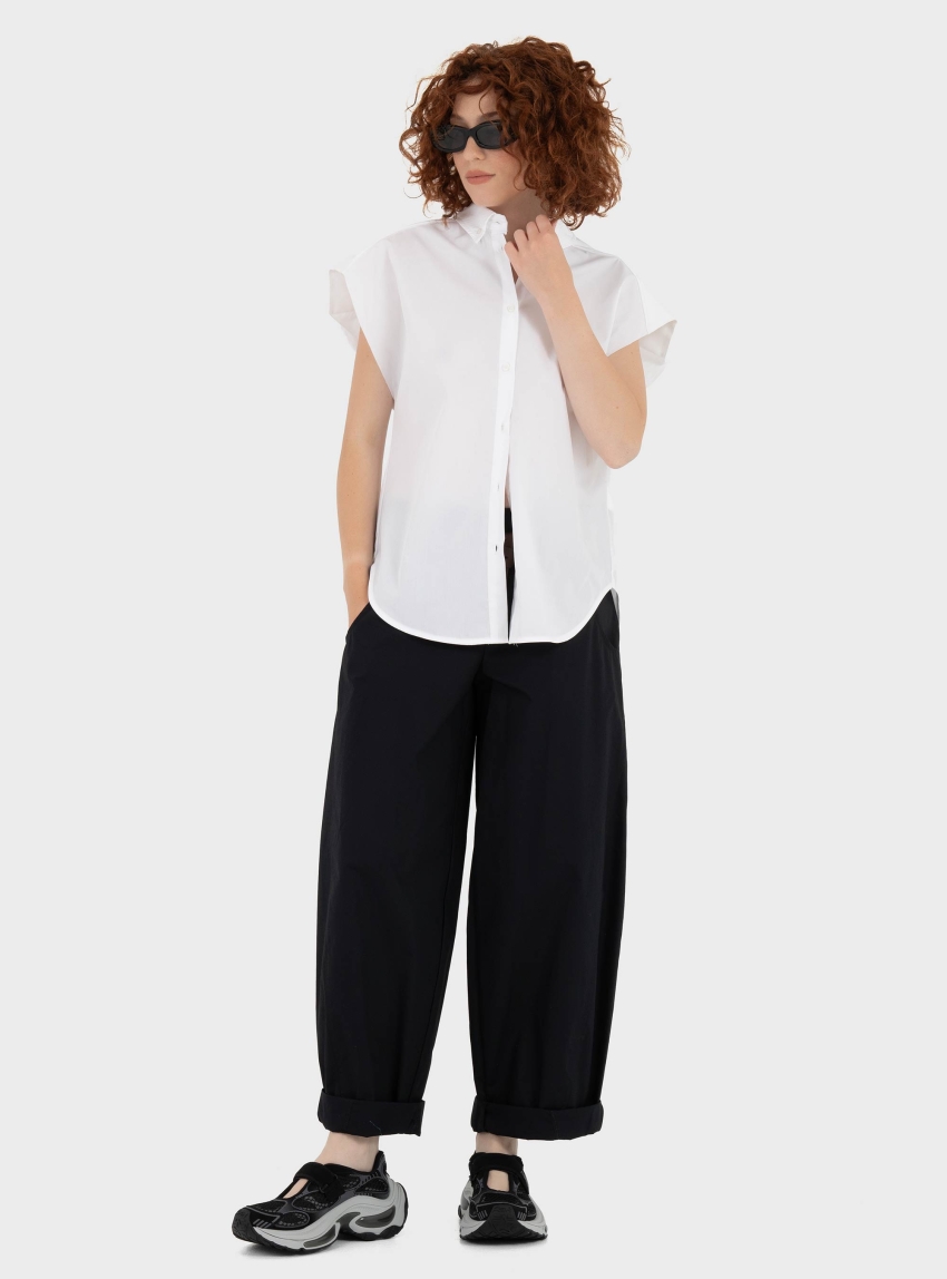 Souvenir Sleeveless Oversized Shirt - White
