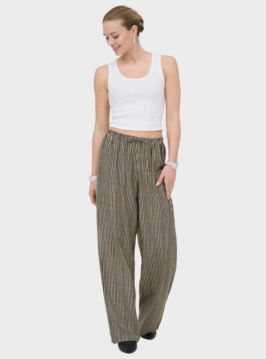 Only Sina Jeona Straight Pull Up Pants - Black