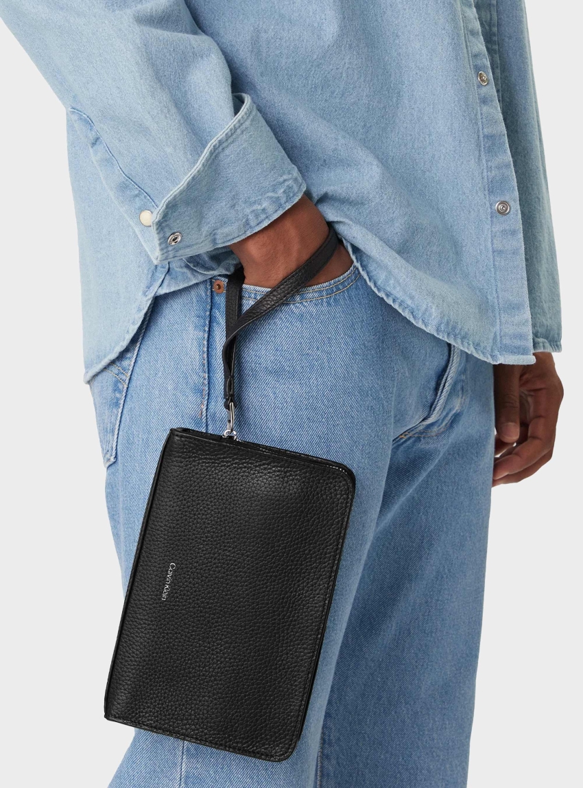 Calvin Klein Small Full-Grain Leather Logo Wash Bag - Black