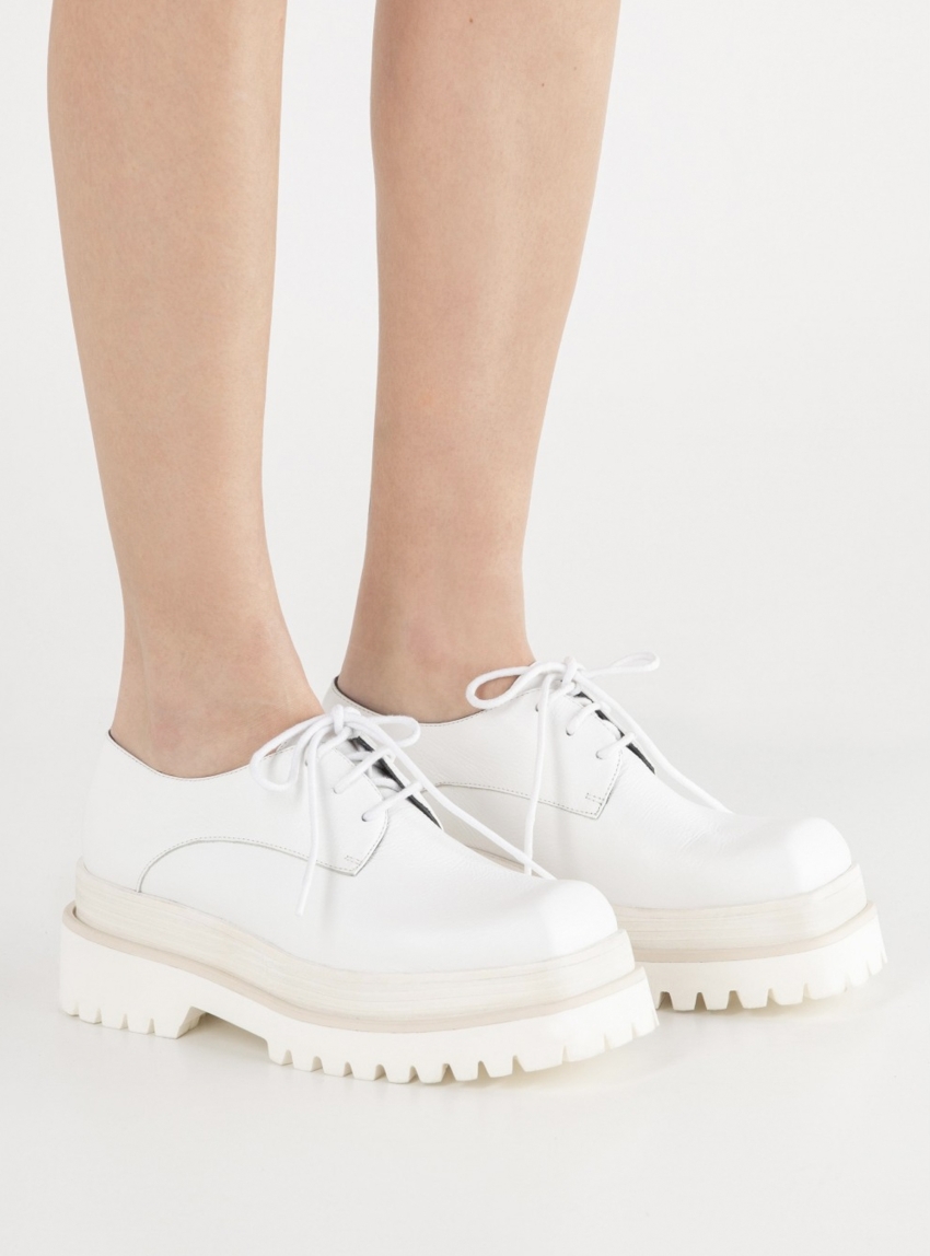 Paloma Barcelo Shoes Dama Omega-White