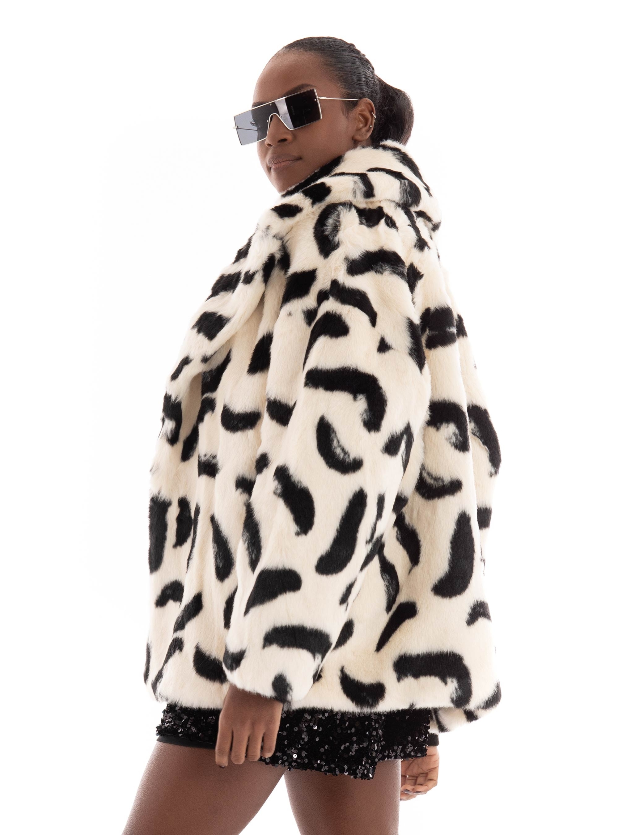 Jakke Rita Faux Fur Coat - Black & White