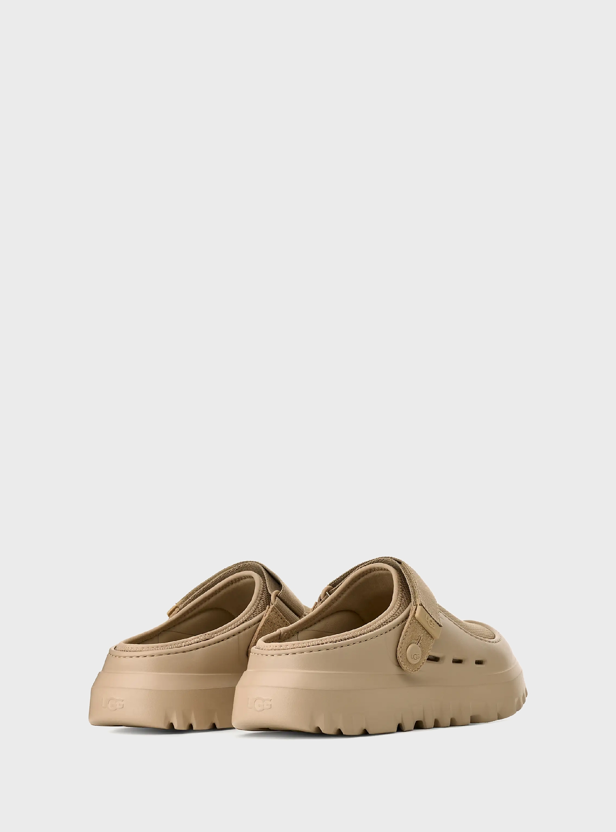 UGG PeakMod Clogs - Dark Beige