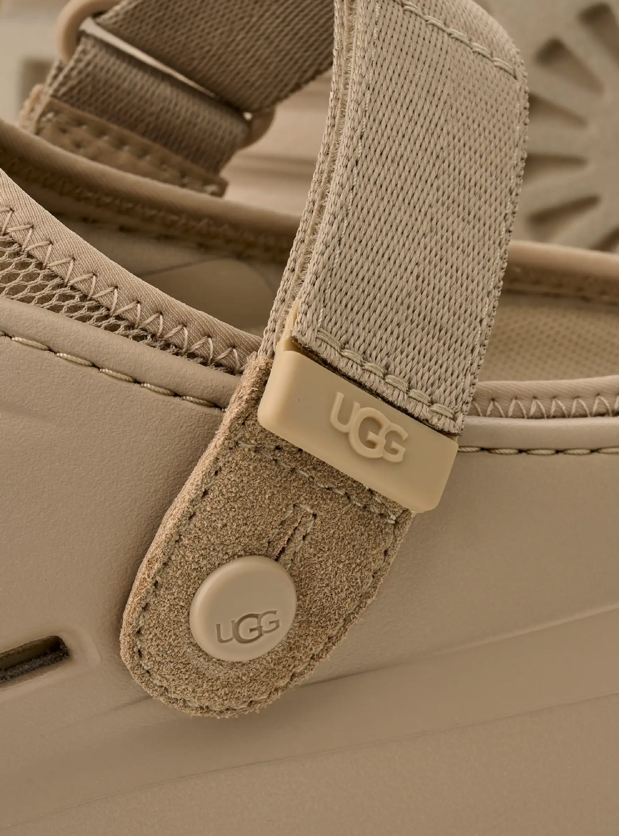 UGG PeakMod Clogs - Dark Beige