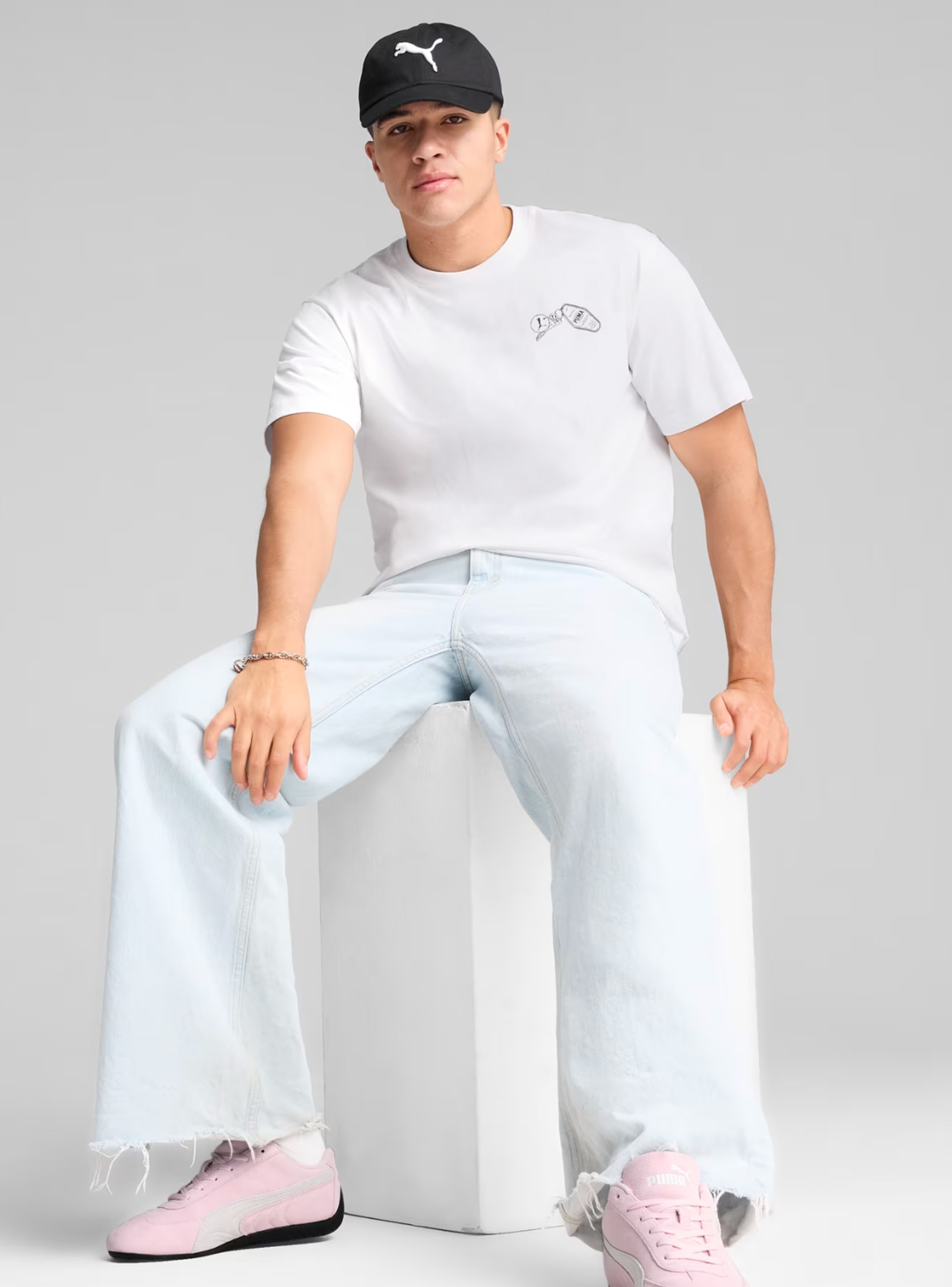 PUMA GRAPHICS PUMA Hotel Relaxed Tee - White