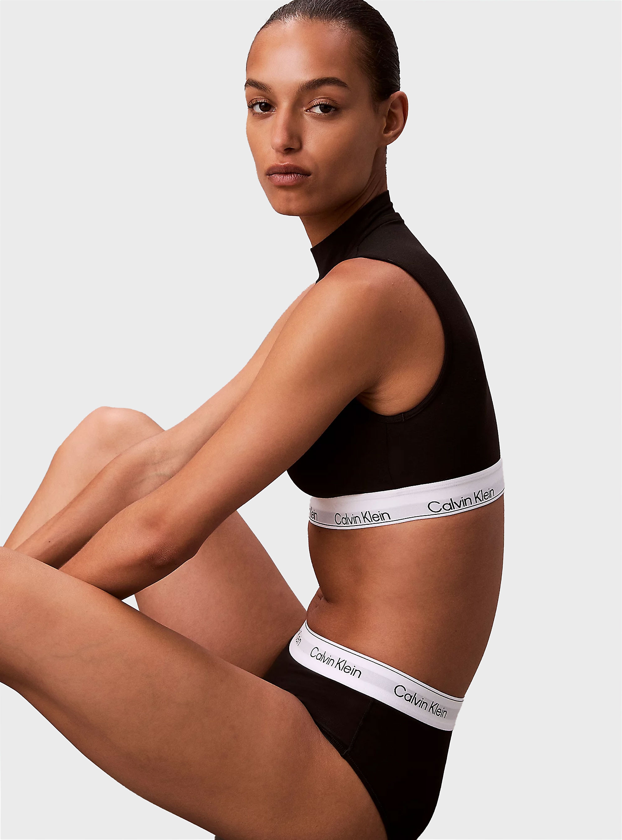 Calvin Klein Lightly Lined Mockneck Bralett - Black