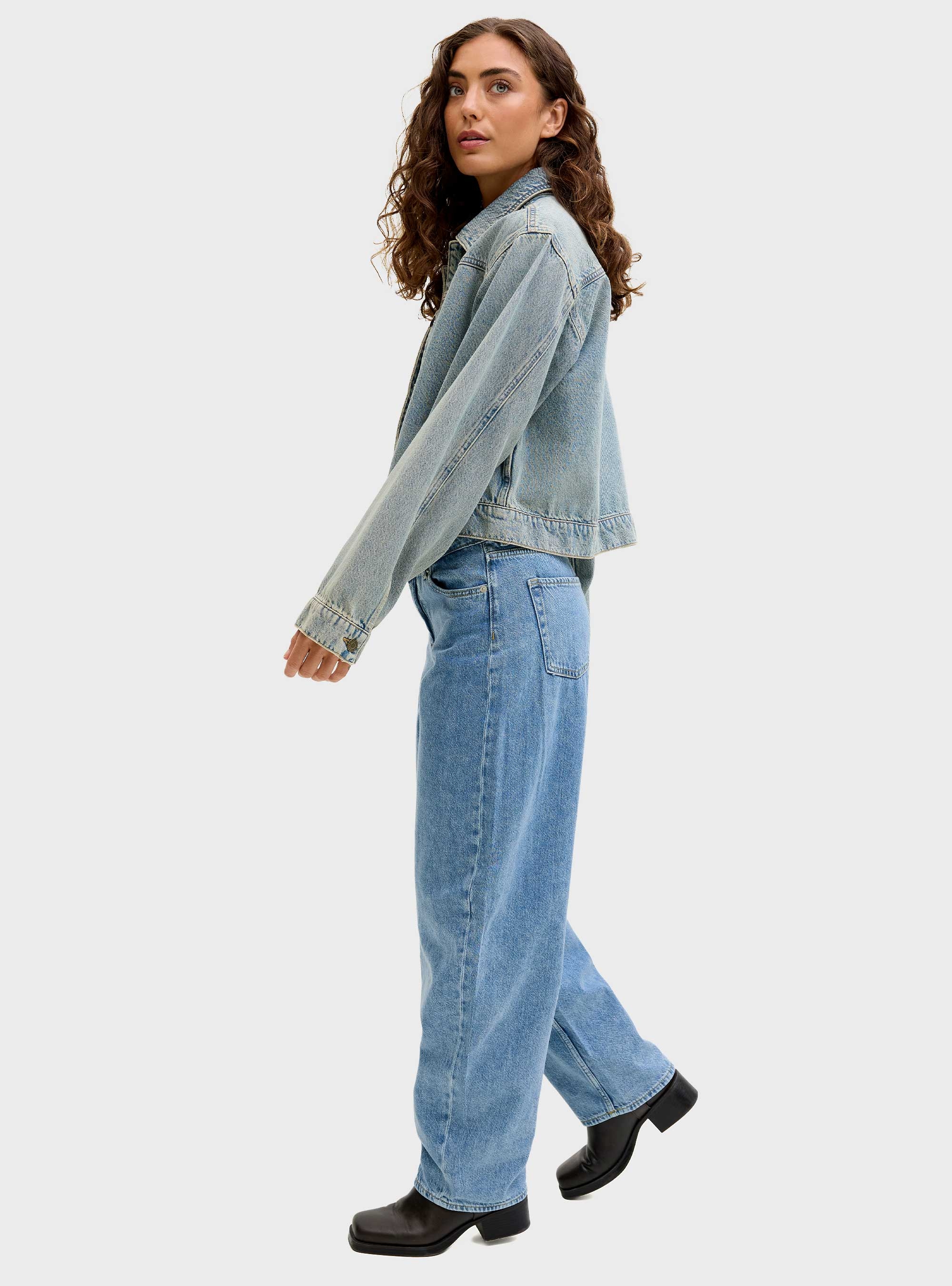 JJXX Fuji Barrel Mid Waist R200 Jeans - Light Aged Denim