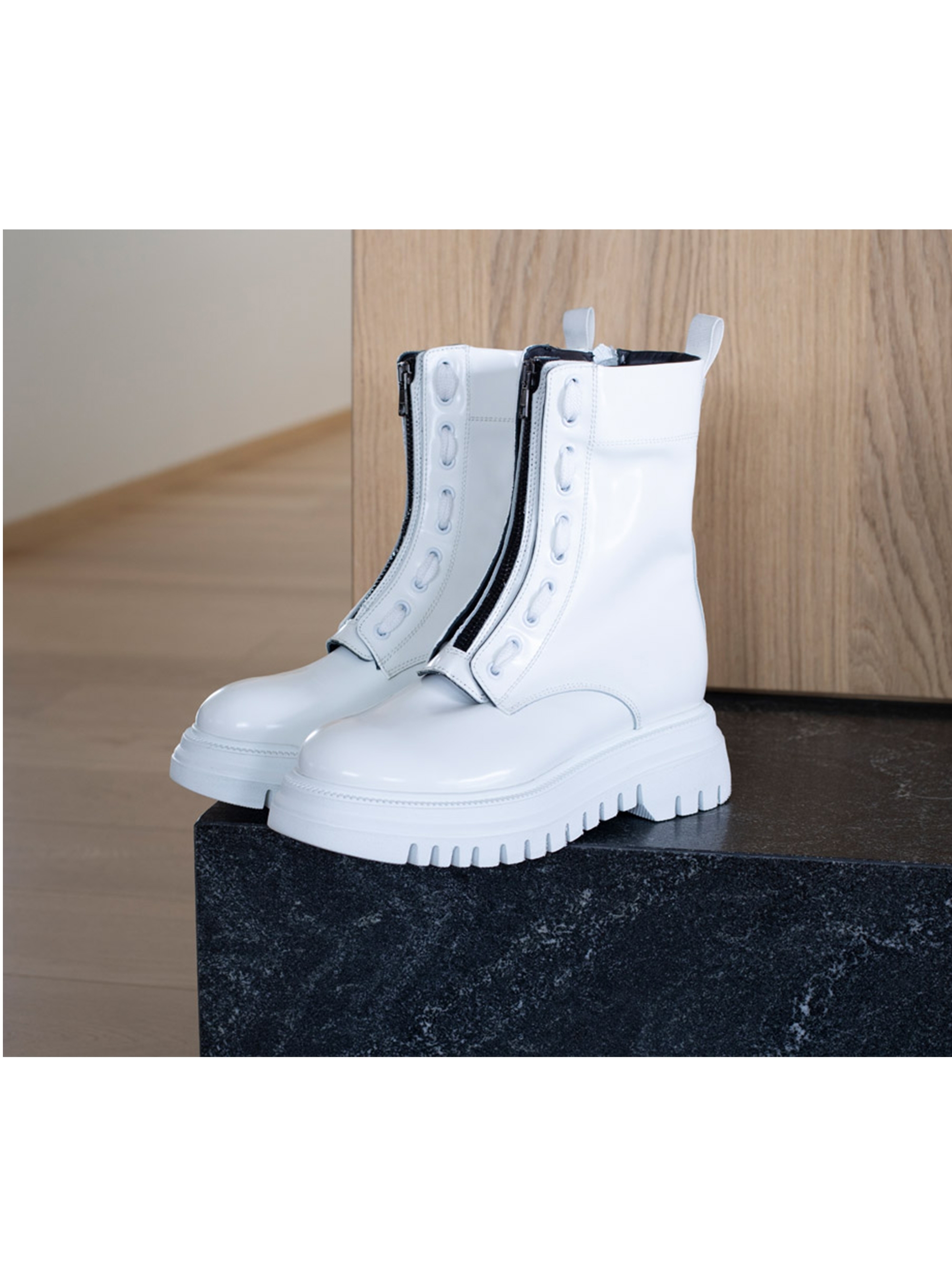Janet & Janet Ankle Boots-White
