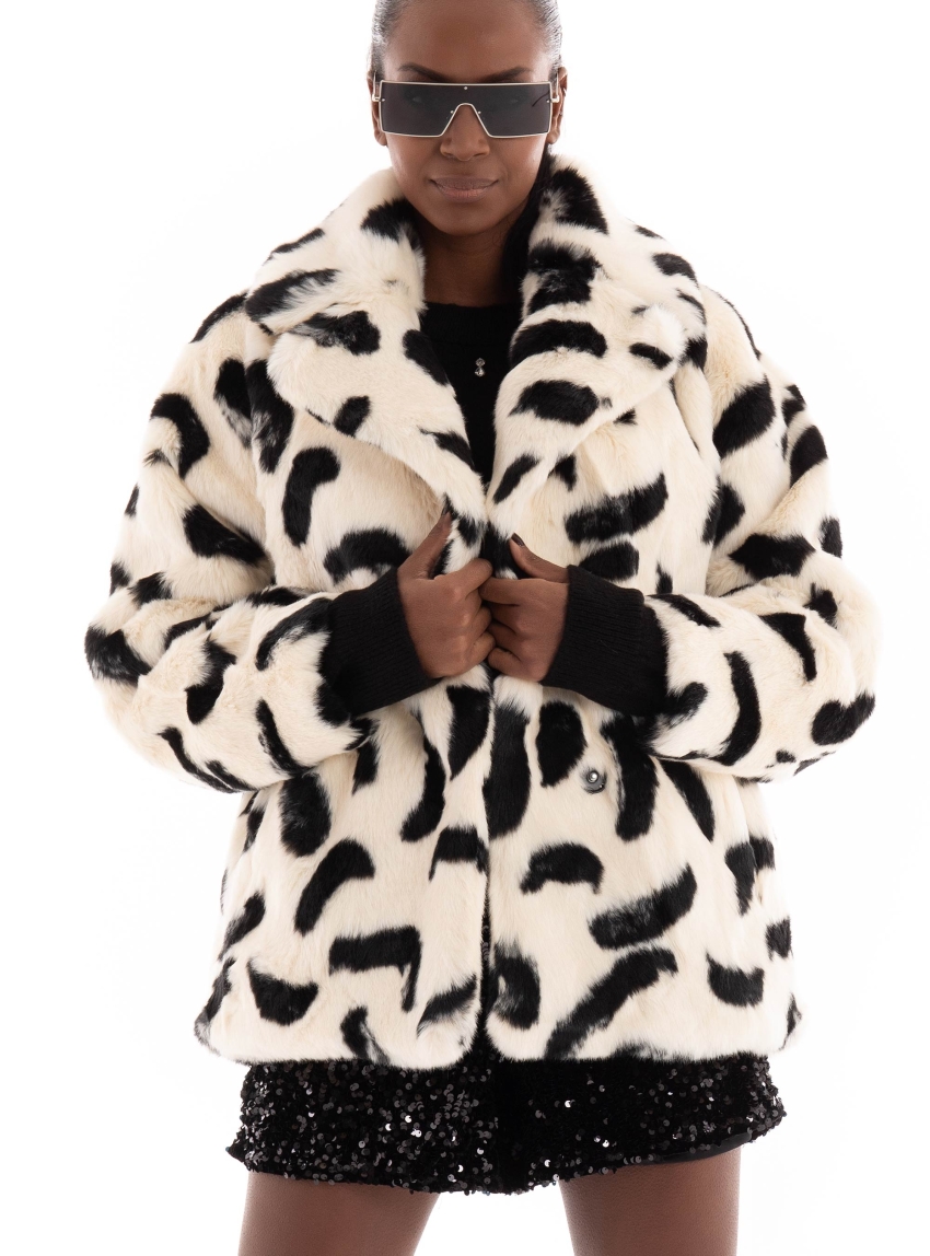 Jakke Rita Faux Fur Coat - Black & White